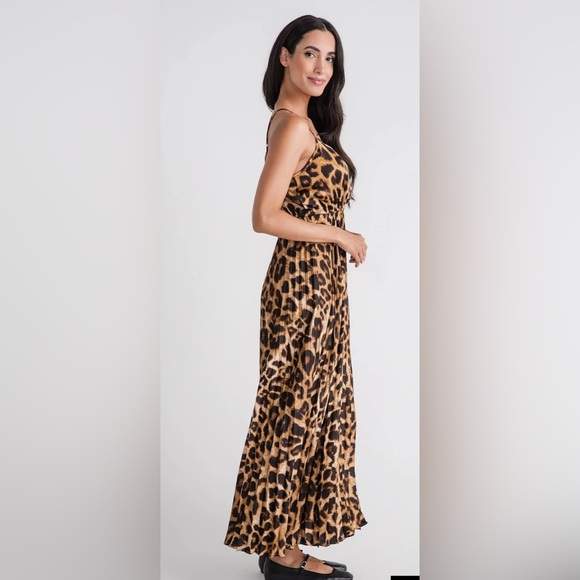 Miou Muse Leopard Dress - Picture 2 of 7